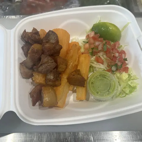 Yuca frita and chicharrón